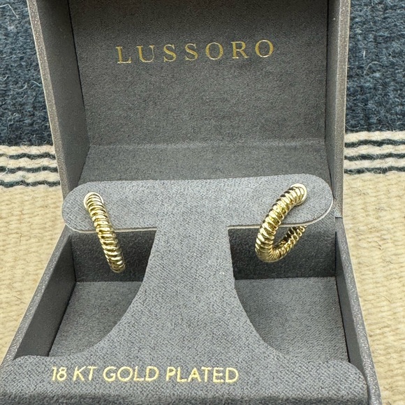 New High Quality Hoop Huggies Lussoro 18k Gold Plated Everyday Wear Earrings - Picture 5 of 10